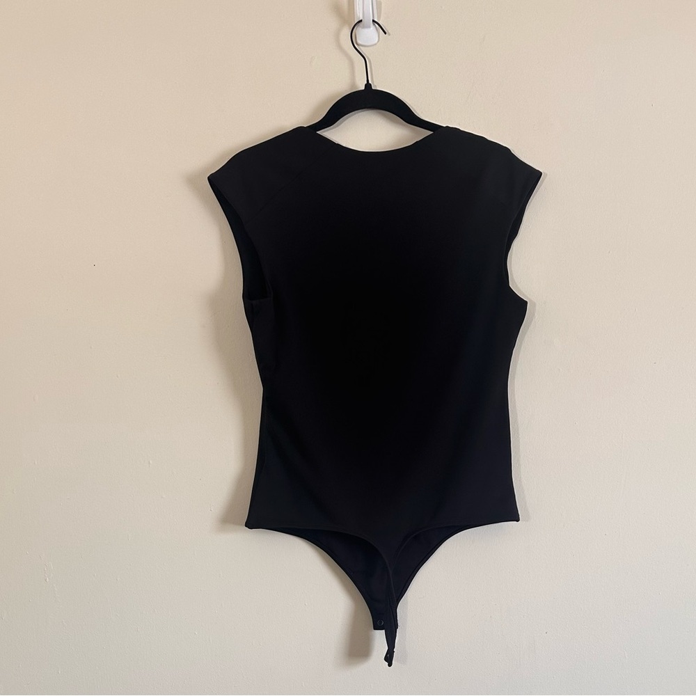 Express Body Contour High Compression Scoop Neck Cap Sleeve Thong Bodysuit - Picture 10 of 13